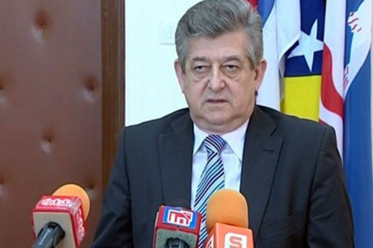 Mićić: Nedopustivo da vojni helikopteri ne gase  požare
