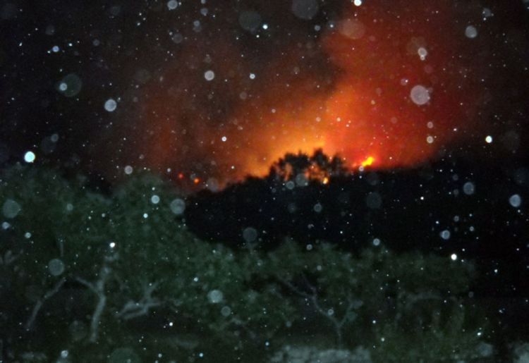 Požari ne jenjavaju, vatru odbijaju od kuća