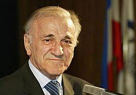 Bata Živojinović opet kritično