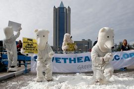 Protest Grinpisa pred sjedištem Gazproma