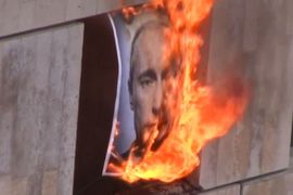 Pusi Rajot spalile Putinovu sliku