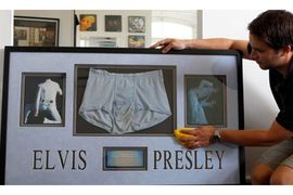 Elvisove prljave gaće ostale neprodate
