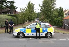 Britanska policija evakuisala komšiluk ubijenog para