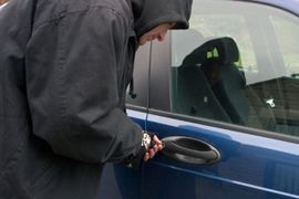 Izvještaj protiv dva lica zbog krađe automobila