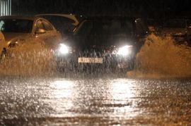 Bujica nosila automobile u Istri