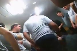 Procurio snimak zatvorskih čuvara kako seksualno zlostavljaju ...