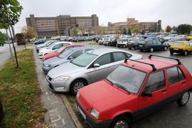 Najavljuju gradnju novog parkinga kod UKC-a