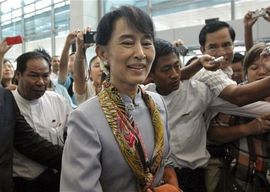 Aung San Su Ći za oslobađanje članica grupe Pusi rajot