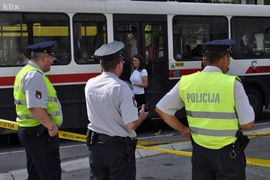 Učenik izboden nožem dok je čekao trolejbus