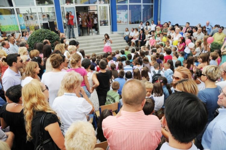  Đaci u klupama