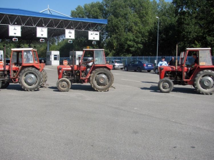 Kratkotrajna blokada graničnih prelaza Rača i Gradiška