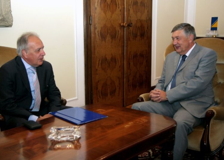 Radmanović: Prvo riješiti političke probleme u FBiH