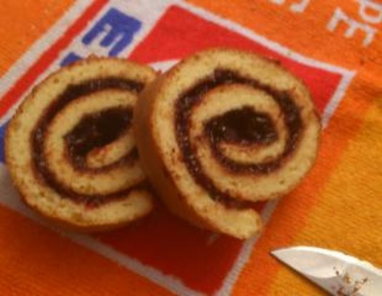 Domaći rolat sa džemom od šljiva