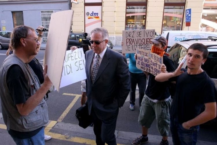 Izvrijeđali Sanadera usred Zagreba