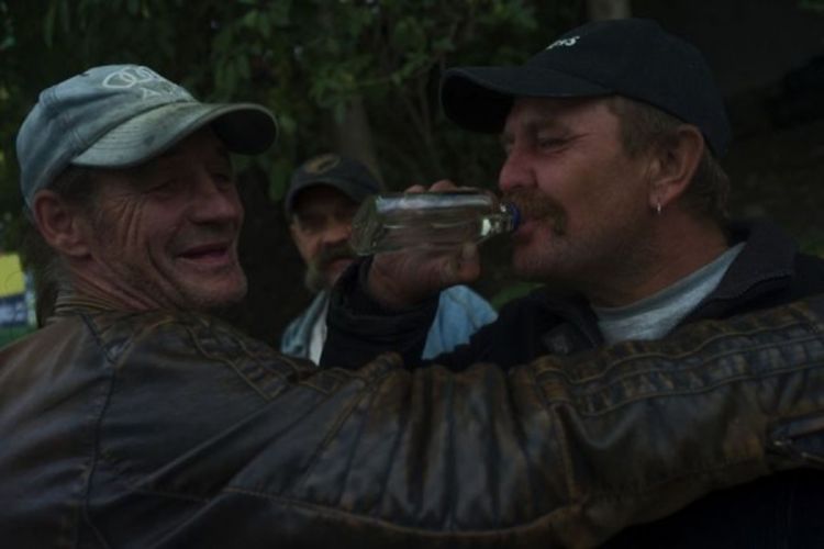 Otkriveno 400 litara nelegalnog alkohola, 18 preminulih