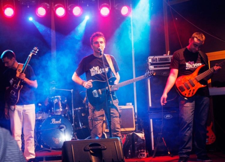 Bend  "Važno obavještenje" predstavio album Uvijek za (Protiv Ne)"