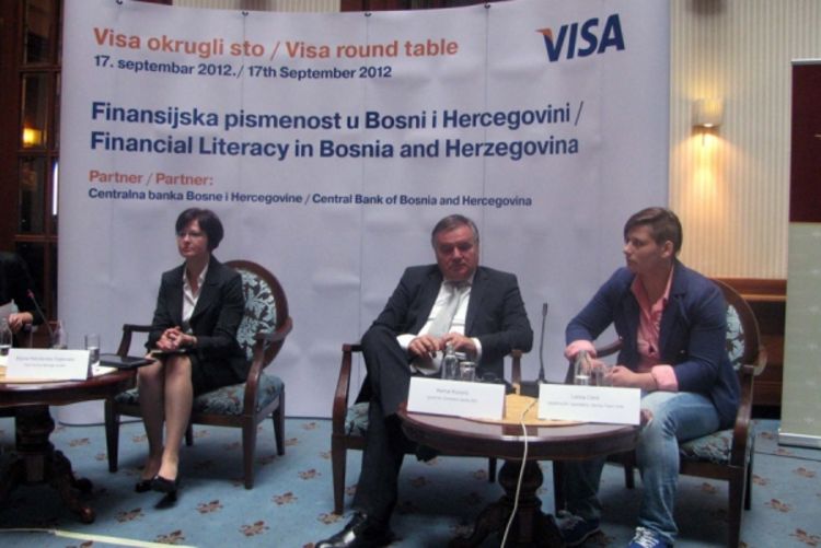 Kozarić: Klijenti banaka u podređenom položaju