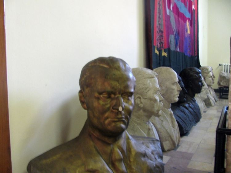 Marš bronzanih heroja kroz istoriju