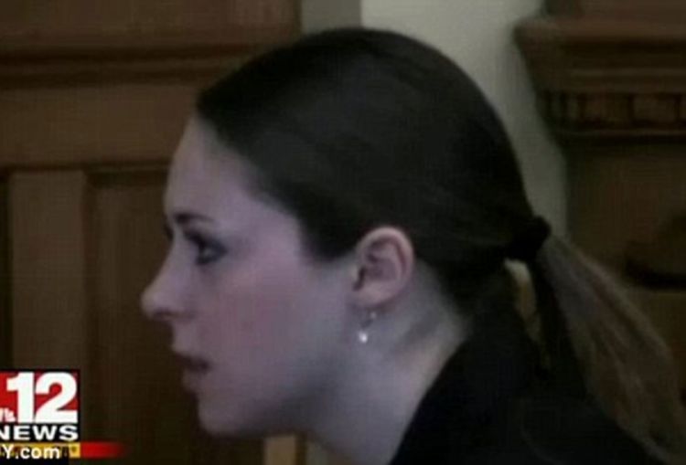 Mlada profesorka drogirala učenike i seksala se sa njima