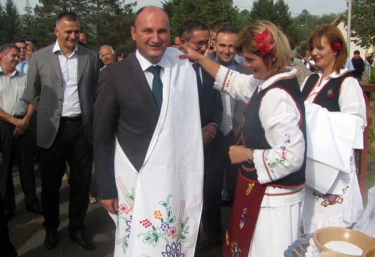 Svečano pušten u saobraćaj novoizgrađeni put u Verićima
