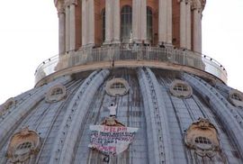 Zbog protesta popeo se na Baziliku Svetog Petra
