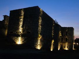 Probna rasvjeta na srednjovjekovnoj tvrđavi  Đurđevgrad iznad ...