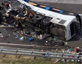 Prevrnuo se autobus pun studenata, poginula 21 osoba