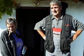 Zbog duga od 80 evra baku (72) strpali u zatvor
