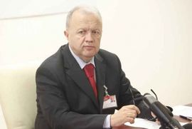 Banika nema diplomu ekonomskog fakulteta?