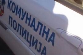 Stanar pretukao komunalne policajce