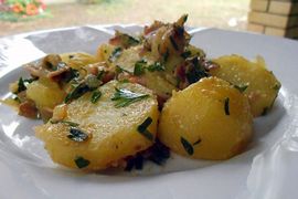 Topla salata od krompira sa slaninom