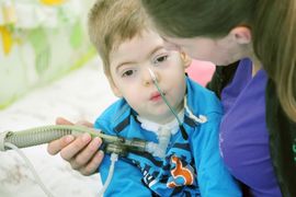 Dvogodišnji Milan umjesto da se igra, raste uz aparate za disanje