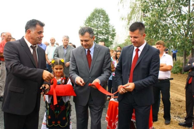 Radojičić pustio u saobraćaj dva kilometra puta