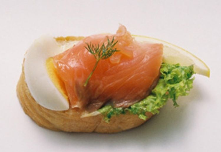 Najmanje 300 ljudi zaraženo salmonelom iz dimljenog lososa