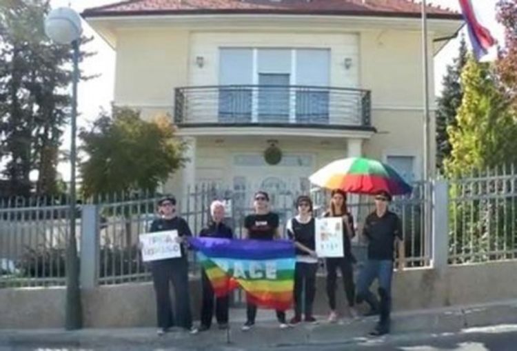 Lezbejski hor protestovao ispred srpske ambasade u Zagrebu