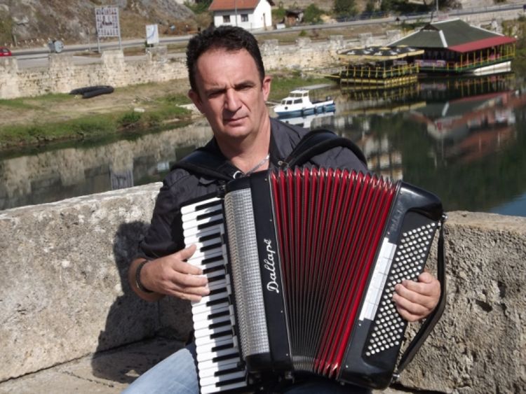 Poslije 20 godina iz Sidneja došao u Višegrad po svoju harmoniku