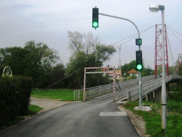 Postavljeni semafori na mostu u kod Vitaminke