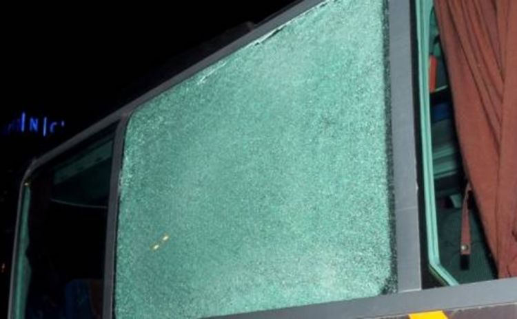 Kamenovan autobus sa pristalicama SNP-a