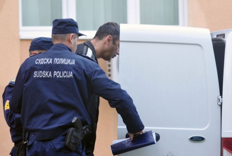 Biznismeni nestali iz grada, makroi u zatvoru