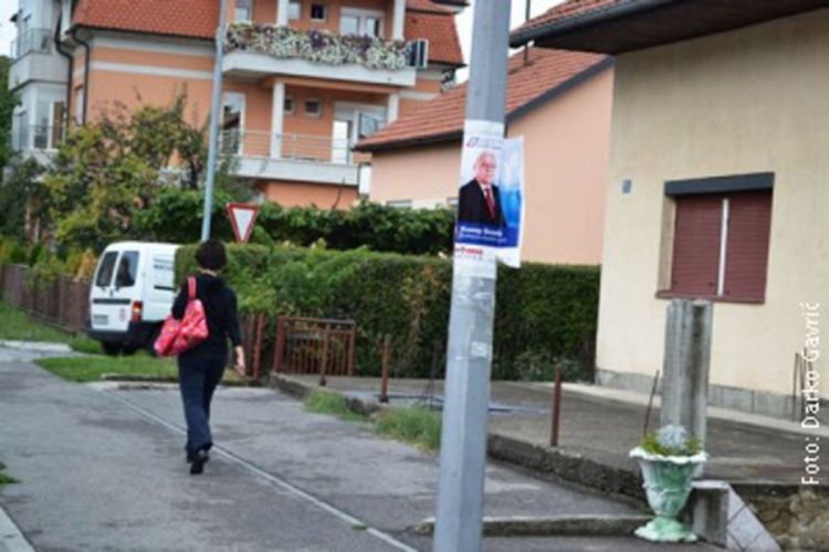 Osam stranaka u Banjaluci kažnjeno zbog plakatiranja