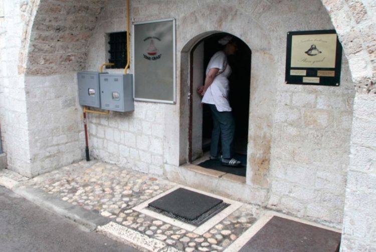 Uzrok trovanja još nepoznat