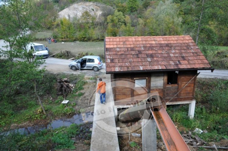 Hicem iz pištolja slučajno ranio vanbračne supružnike