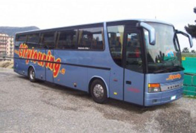 Pišonja i Žuga u akciji: Lopovi ukrali autobus ispred hotela Radon Plaza