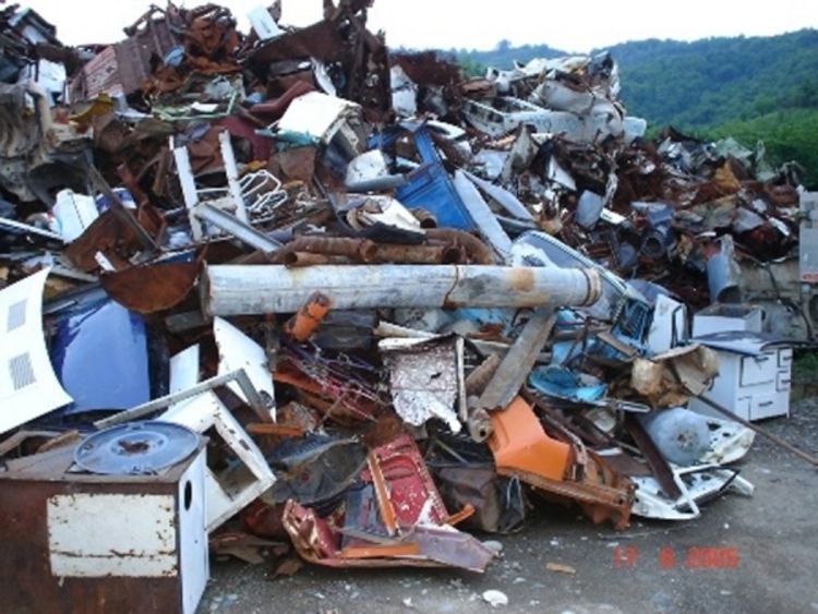 Sakupljaju staro željezo među minama na Bjelašnici