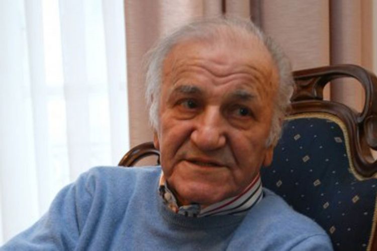 Bata Živojinović kod kuće