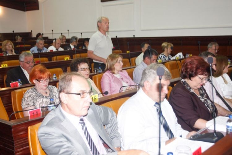 I ovi izbori žene gurnuli u zapećak, u tri opštine uopšte nema odbornica