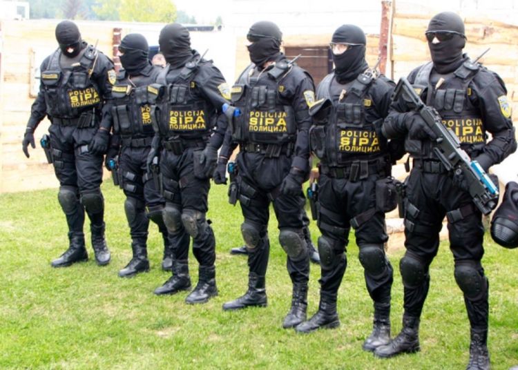 Policija na nogama zbog Klintonove i Eštonove