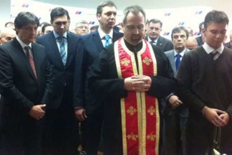 Dodik na slavi SNS-a, prvi planuo suši