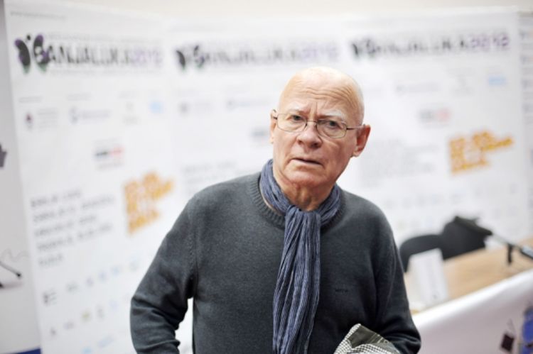 Prit Parn: Trudim se da ne morališem