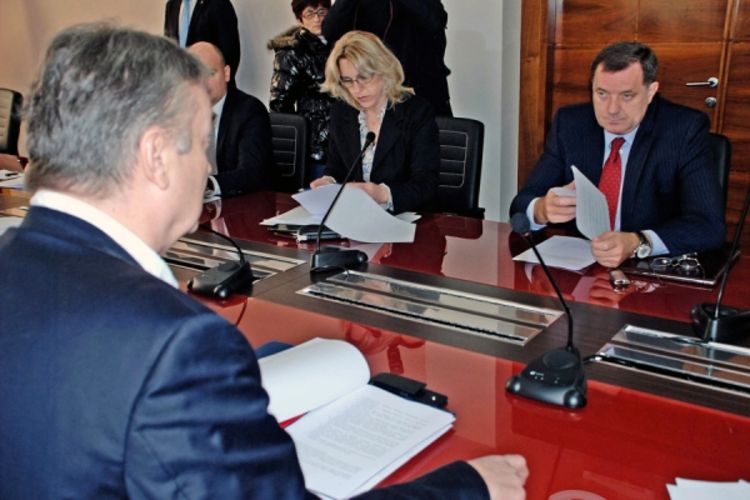 Počeo sastanak SNSD-a i SDP-a
